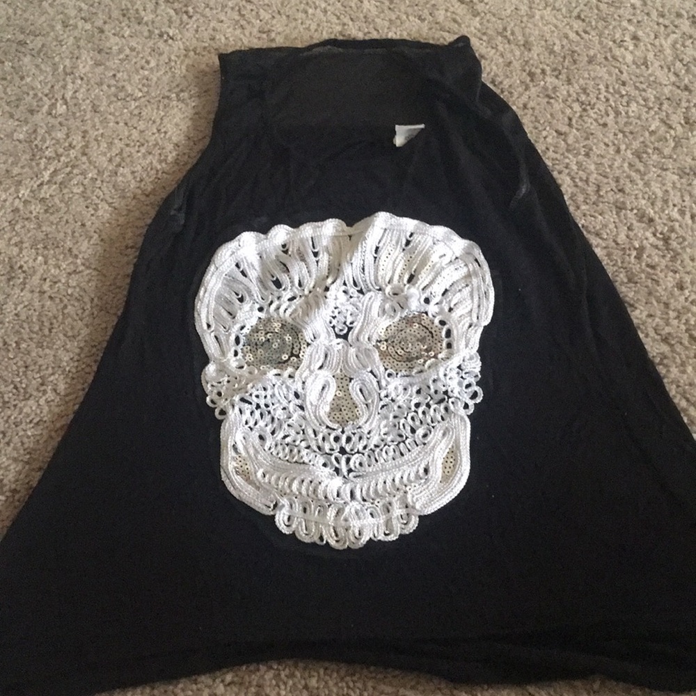 Black tank white and silver skull